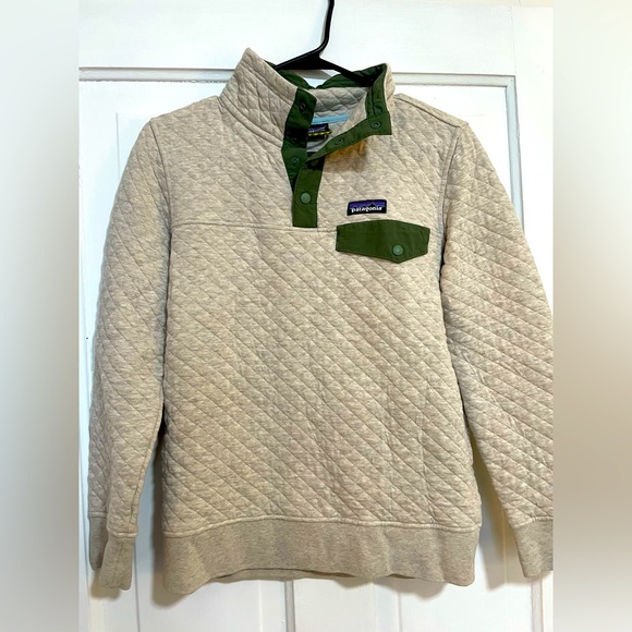 Patagonia Sweaters - Patagonia quilted pullover